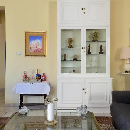 Delmare Dion Apartment
